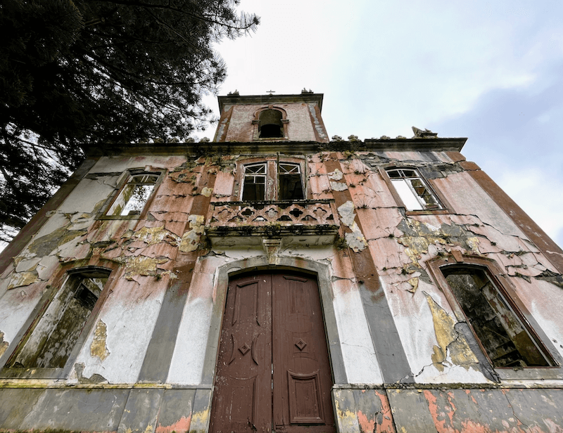 abandonned church faial island