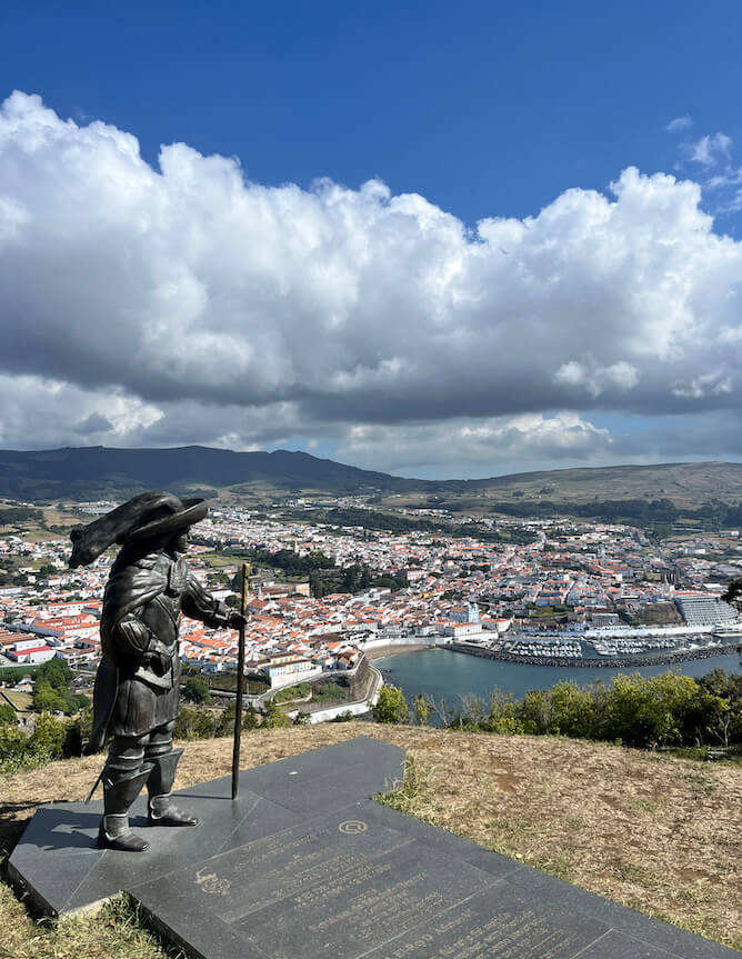 view from miradouro pico cruzinhas