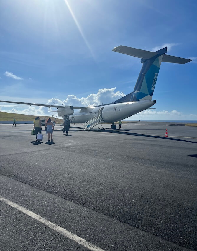 airplane from terceira to flores island