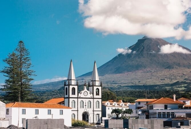 village mount pico azores