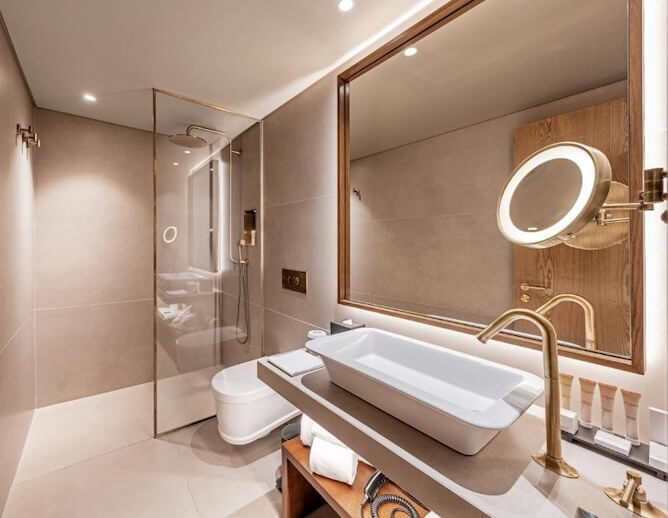 luxury bathroom