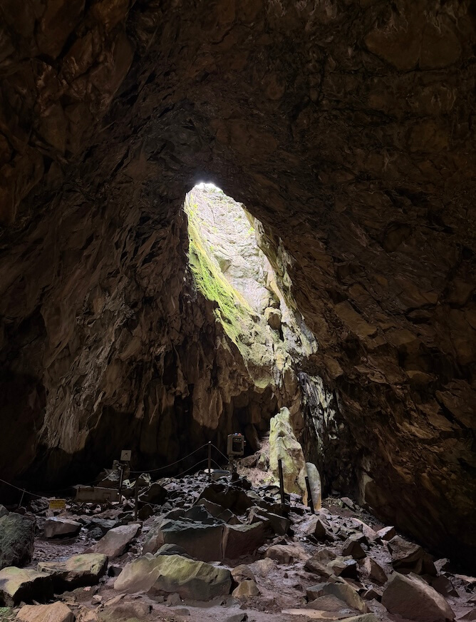inside furna enxofre graciosa