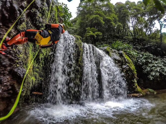 man canyoning ribeira caldeiroes